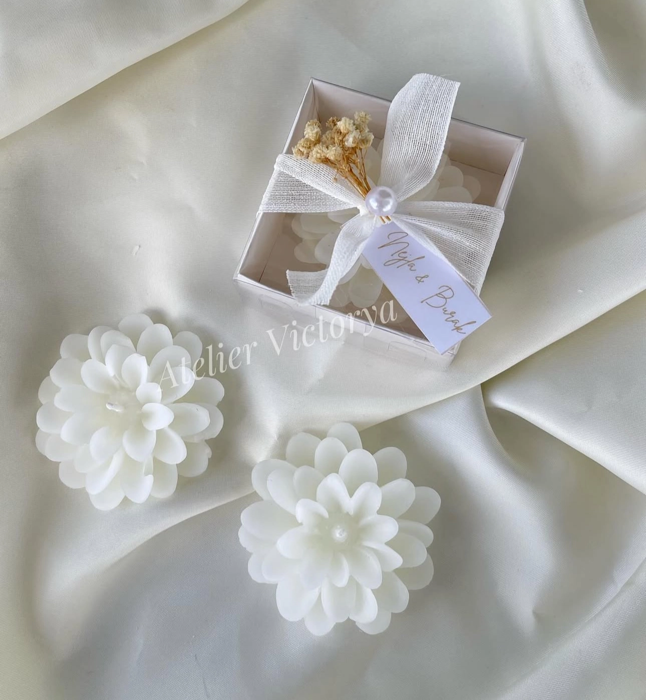 İncili Lotus Mum