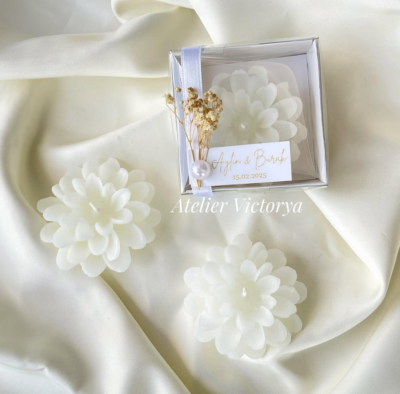 İncili Lotus Mum
