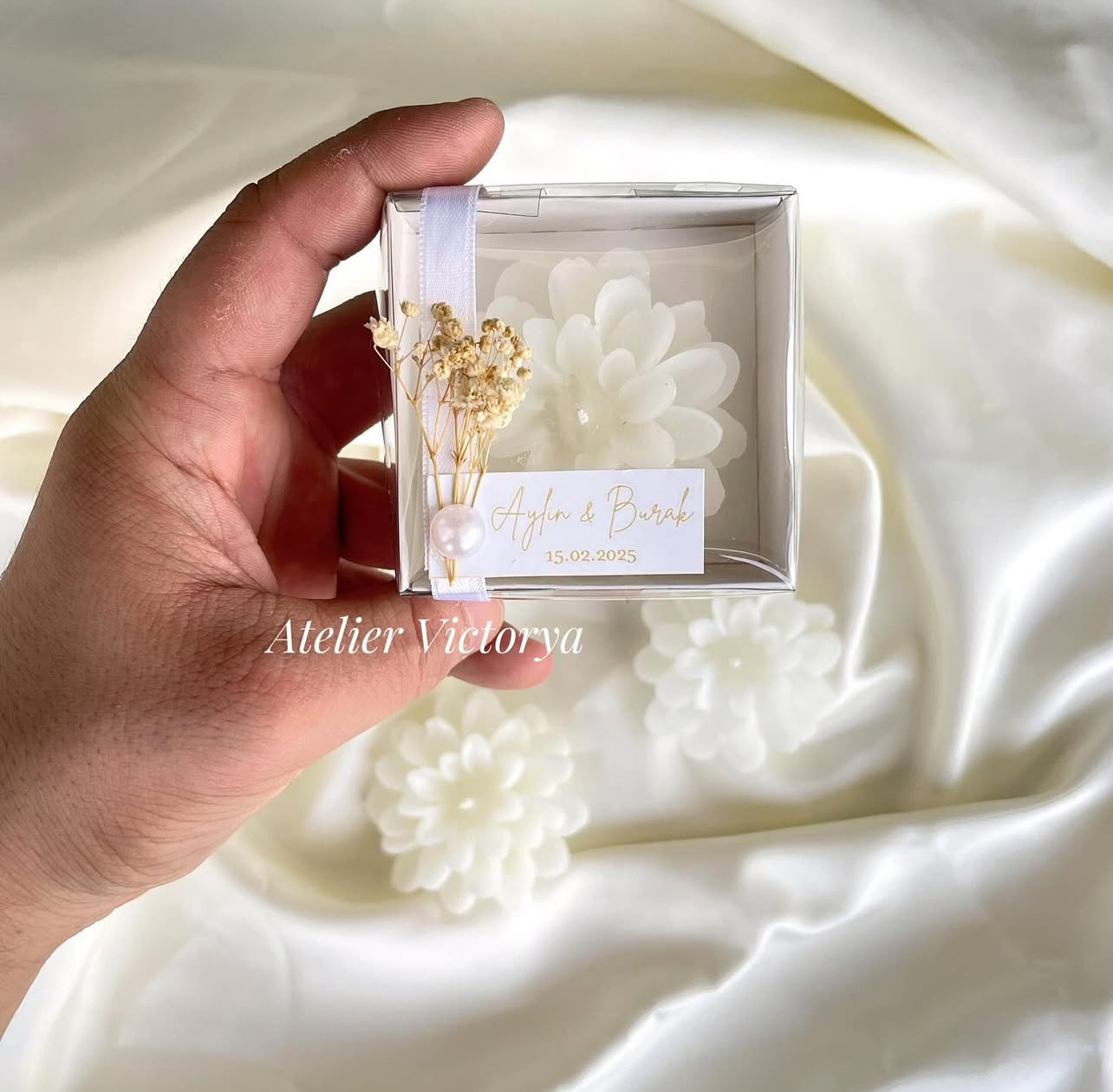 İncili Lotus Mum