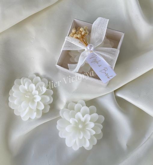 İncili Lotus Mum